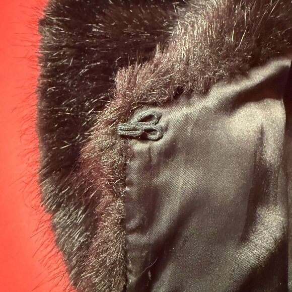 Vintage Brown Fur Collar by Ruyi: Layer Up Your Retro Winter Vibes - Picture 7 of 12